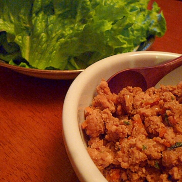 カレー風味☆鶏ひき肉と豆腐のレタス包み